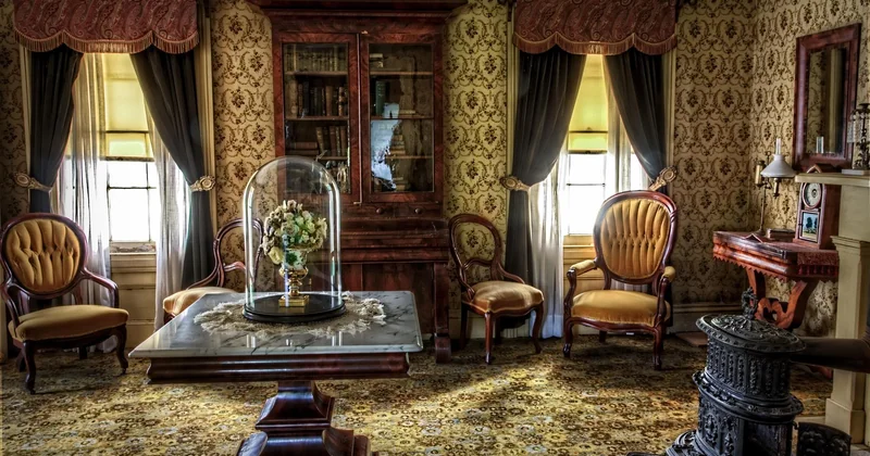 What should you not do when staging a house?